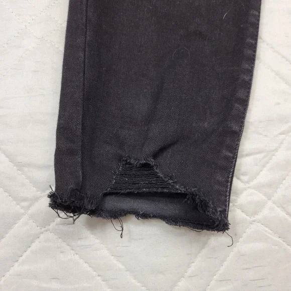 Universal Thread Mid Rise Skinny black distressed jeans size 12/31R - Picture 2 of 8